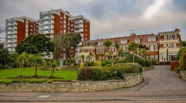Découvrez le Charme Pittoresque de l'Hôtel Sare